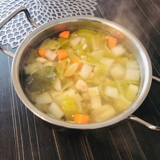ブイヨンとローリエで☆たっぷり根菜の鍋スープ